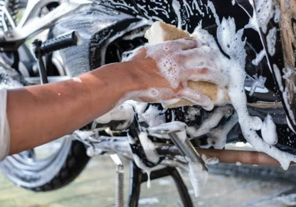 Jasa Cuci Motor